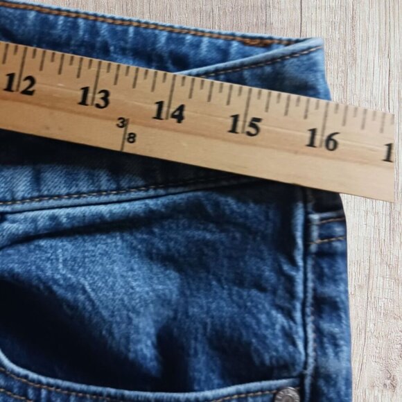 Talbots Womens Everyday Relaxed Capri Jeans 6P Mid-Rise Blue Denim - Picture 3 of 10